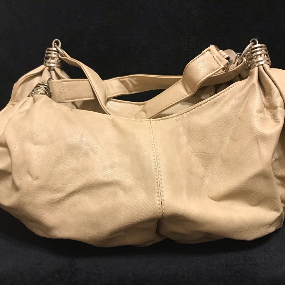 NWOT Tan Hobo bag leather. Zipper closures Clean New Condition. Never Used.